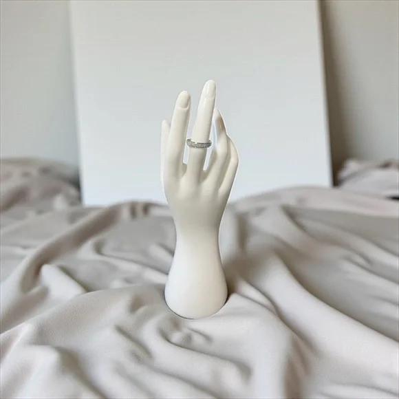 Beautiful Minimalist Silver Ring - Picture 3 of 5